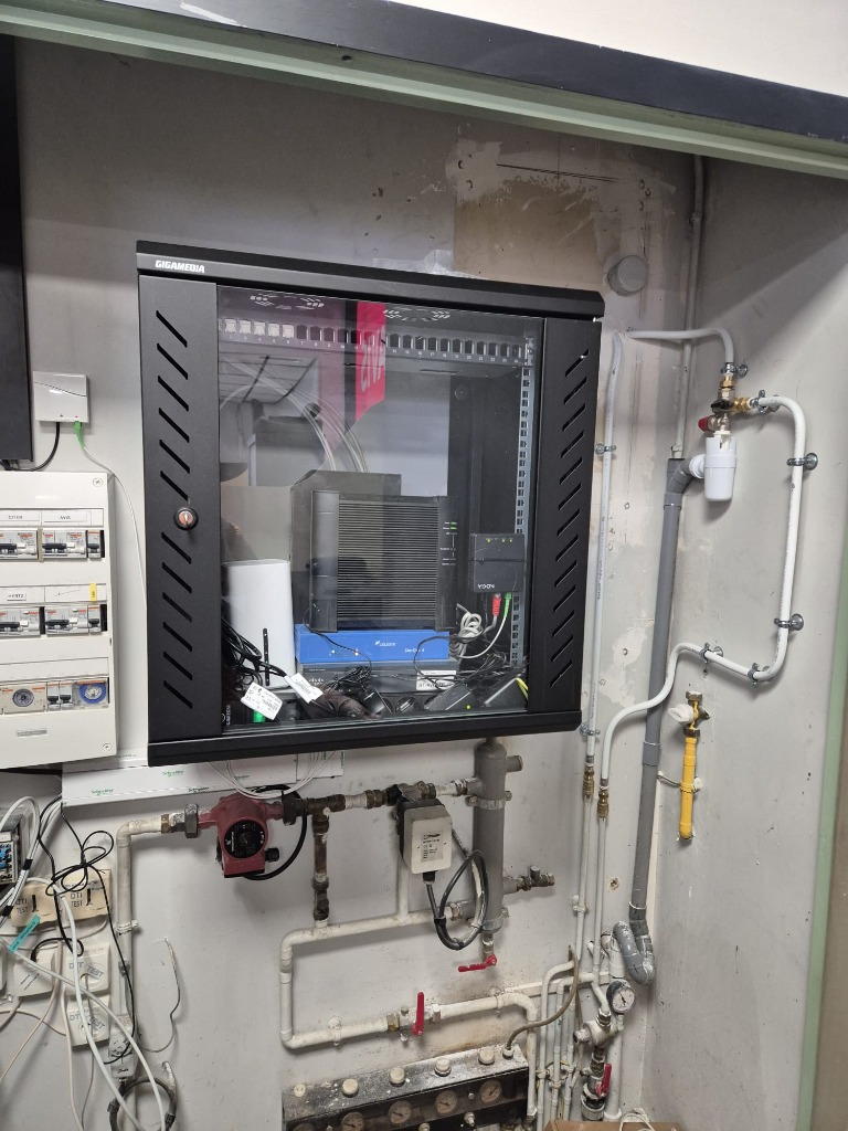 Baie informatique câblée